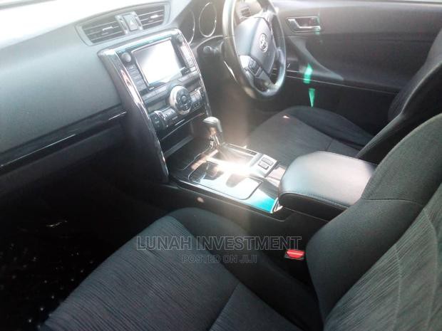 Toyota Mark X 2010